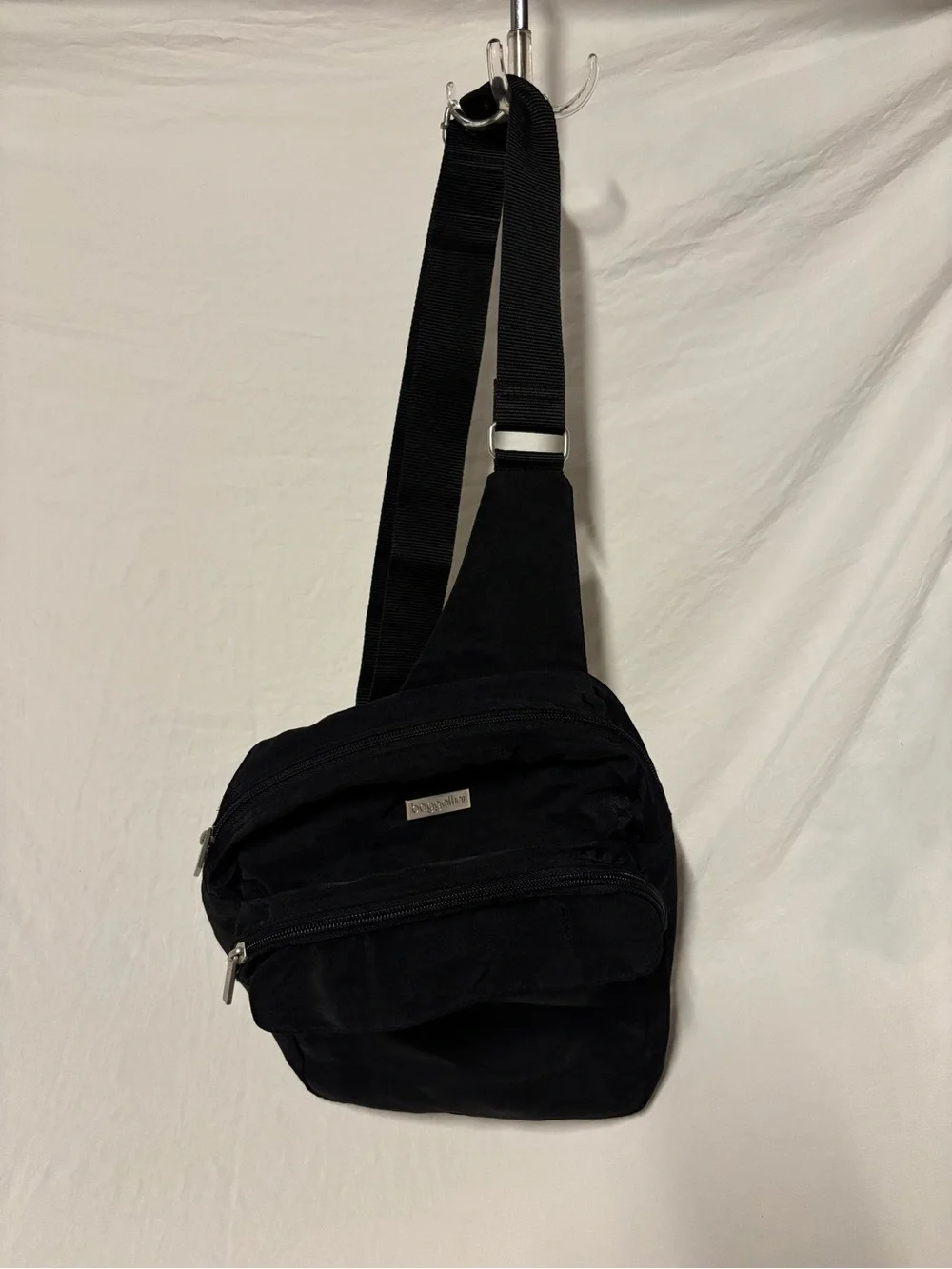 Baggallini front sling crossbody bag